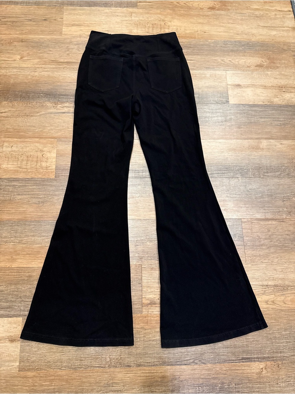 Halara Black Crossover Flare Leggings V Waist Yoga Pants Pockets XS S - Picture 2 of 5